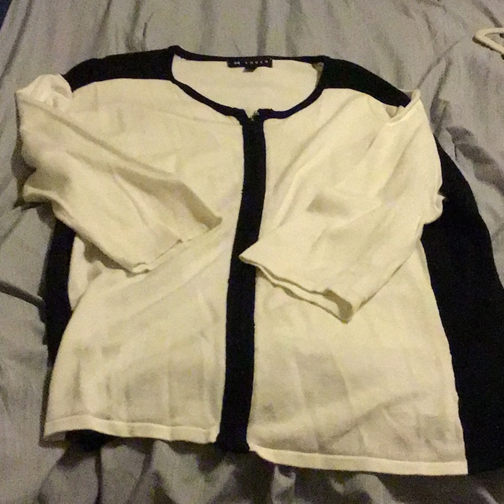 BLACK & CREAM COLOR BLOCK LIGHTWEIGHT SWEATER TOP,, SZ XL, RIMS A LITTLE SMALL